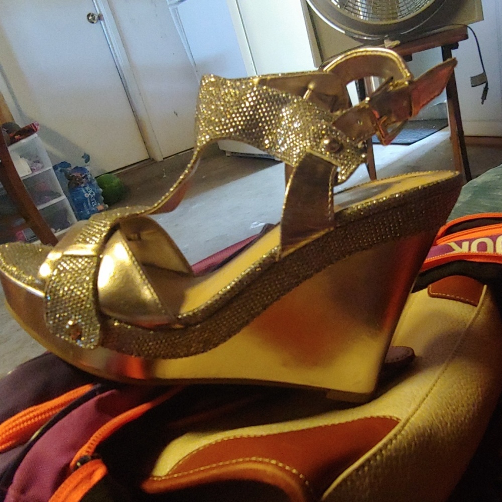 Shos - Picture 3 of 4
